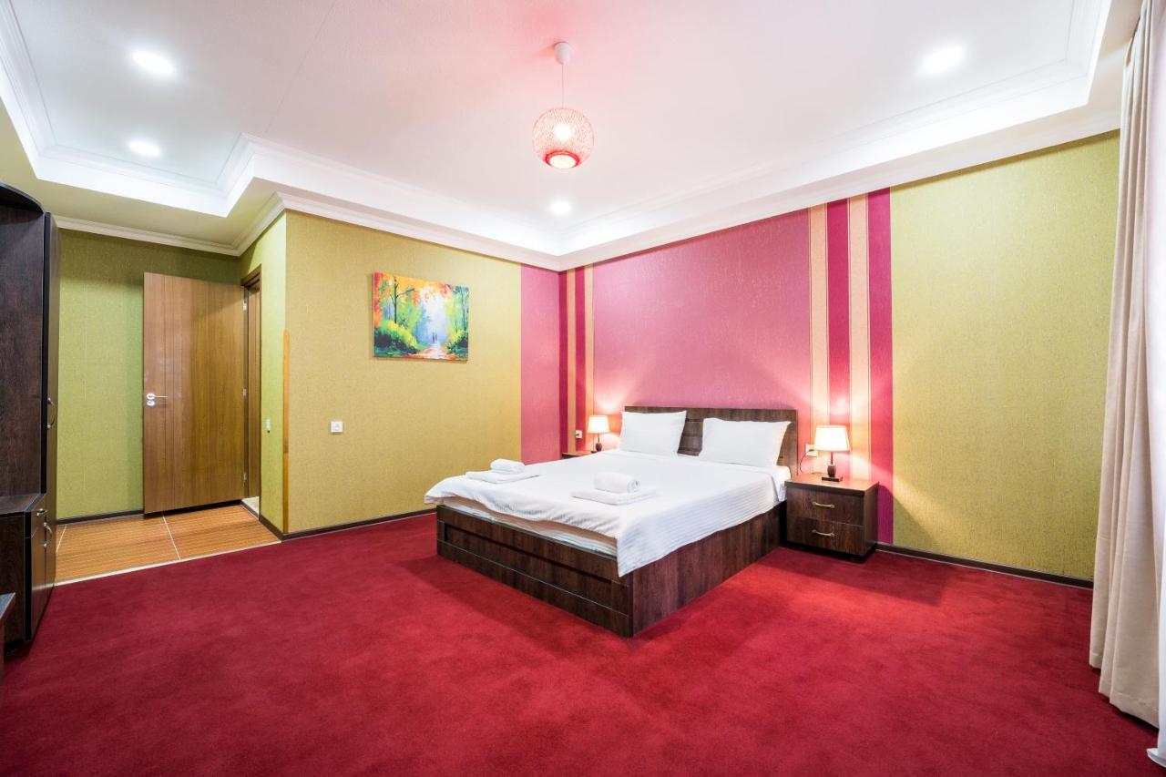 Georgian House Hotel Kutaisi Ngoại thất bức ảnh