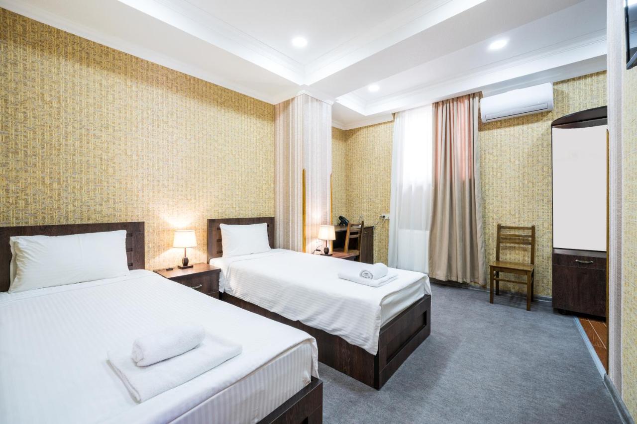 Georgian House Hotel Kutaisi Ngoại thất bức ảnh