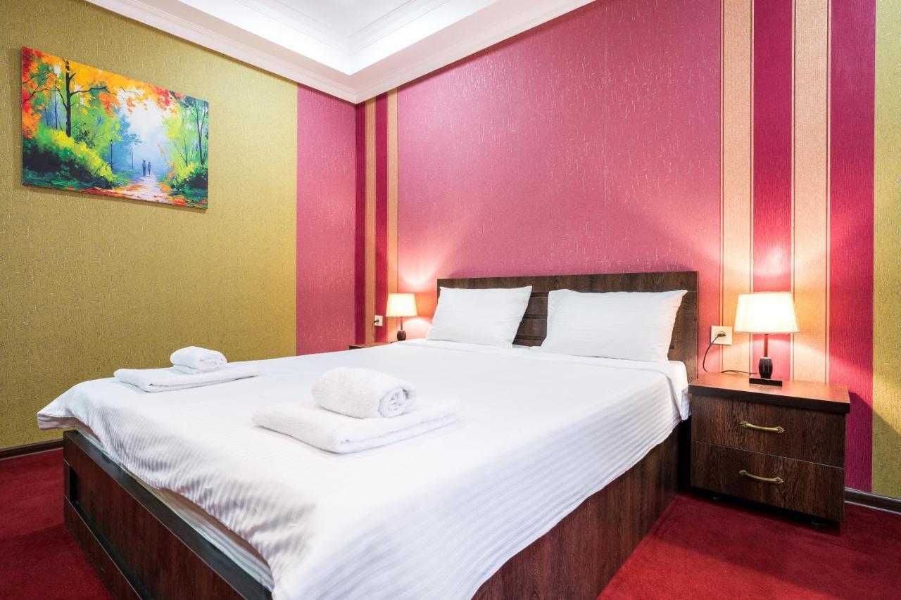 Georgian House Hotel Kutaisi Ngoại thất bức ảnh