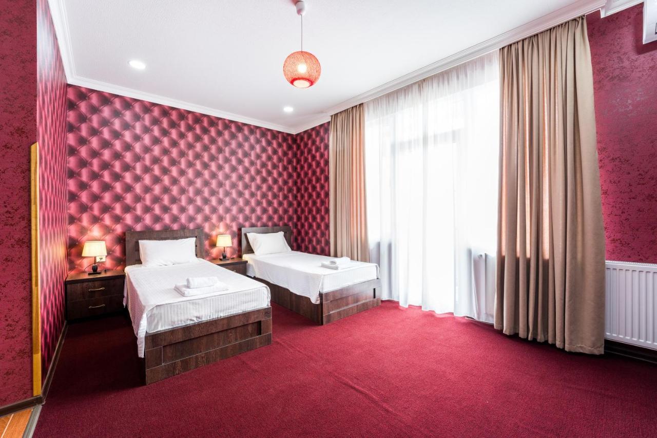 Georgian House Hotel Kutaisi Ngoại thất bức ảnh