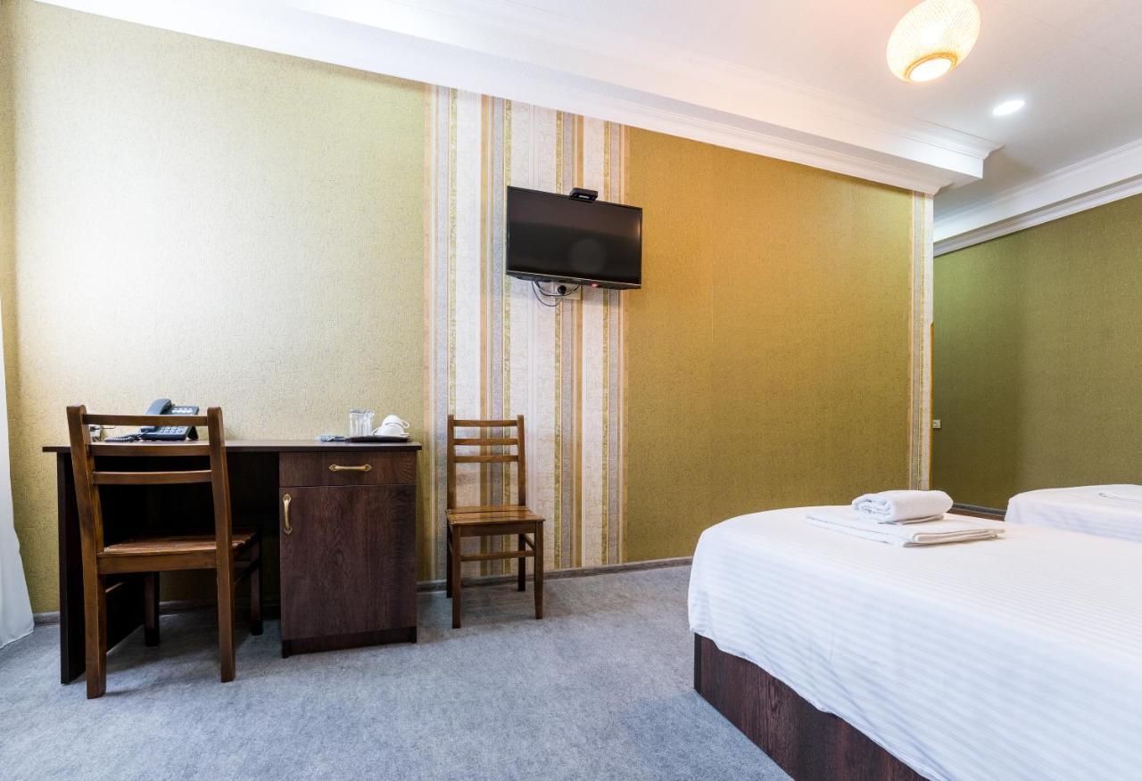 Georgian House Hotel Kutaisi Ngoại thất bức ảnh