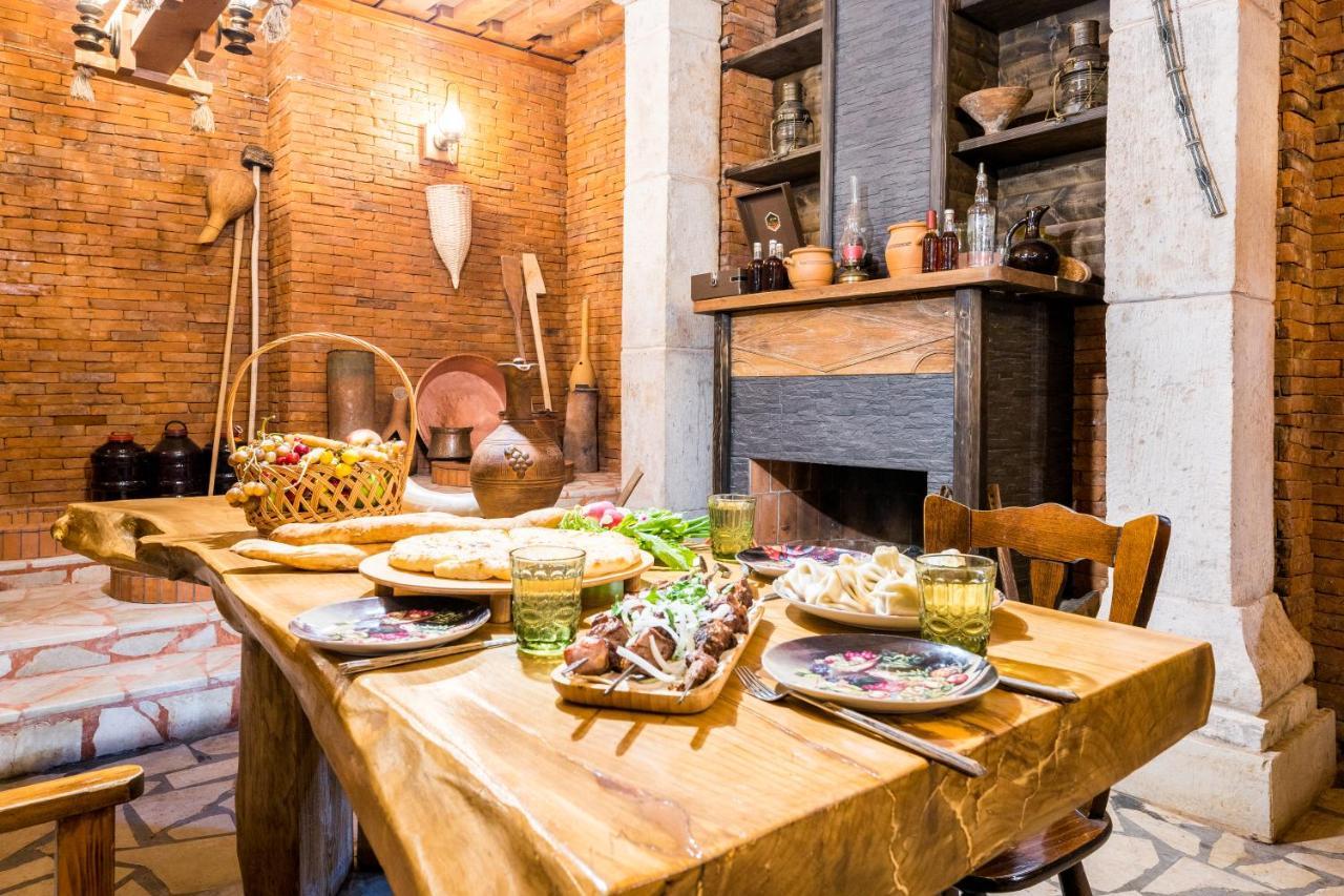 Georgian House Hotel Kutaisi Ngoại thất bức ảnh