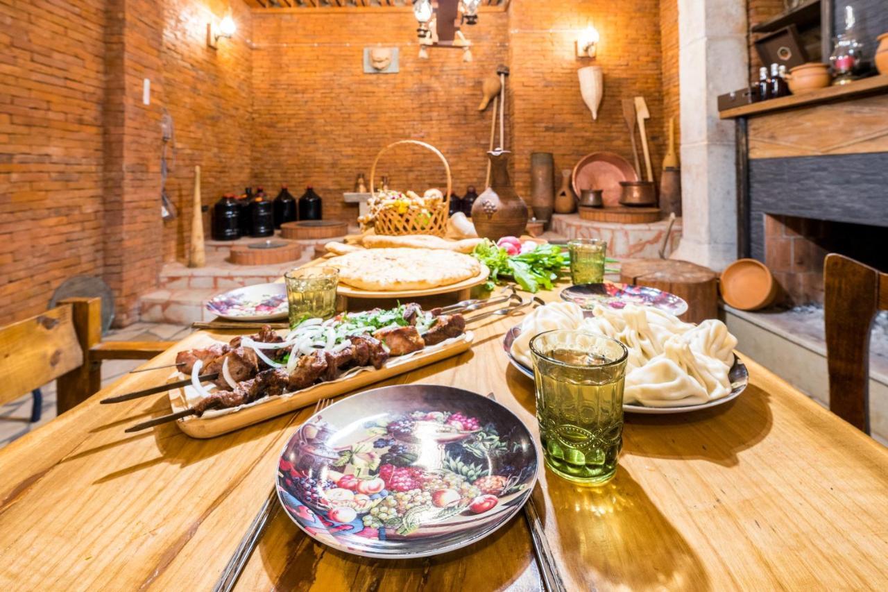 Georgian House Hotel Kutaisi Ngoại thất bức ảnh