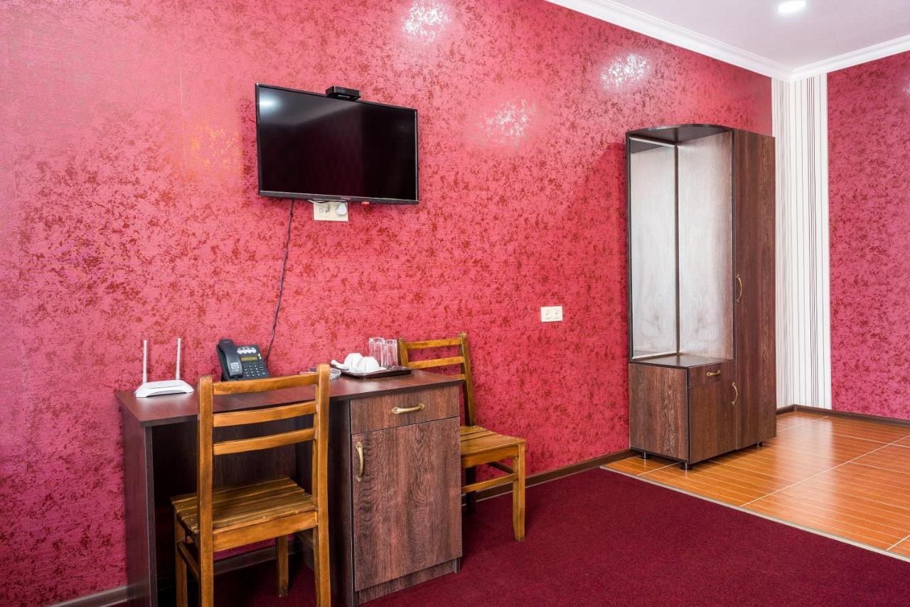 Georgian House Hotel Kutaisi Ngoại thất bức ảnh