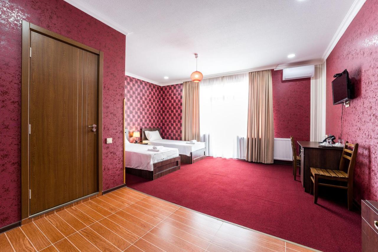 Georgian House Hotel Kutaisi Ngoại thất bức ảnh