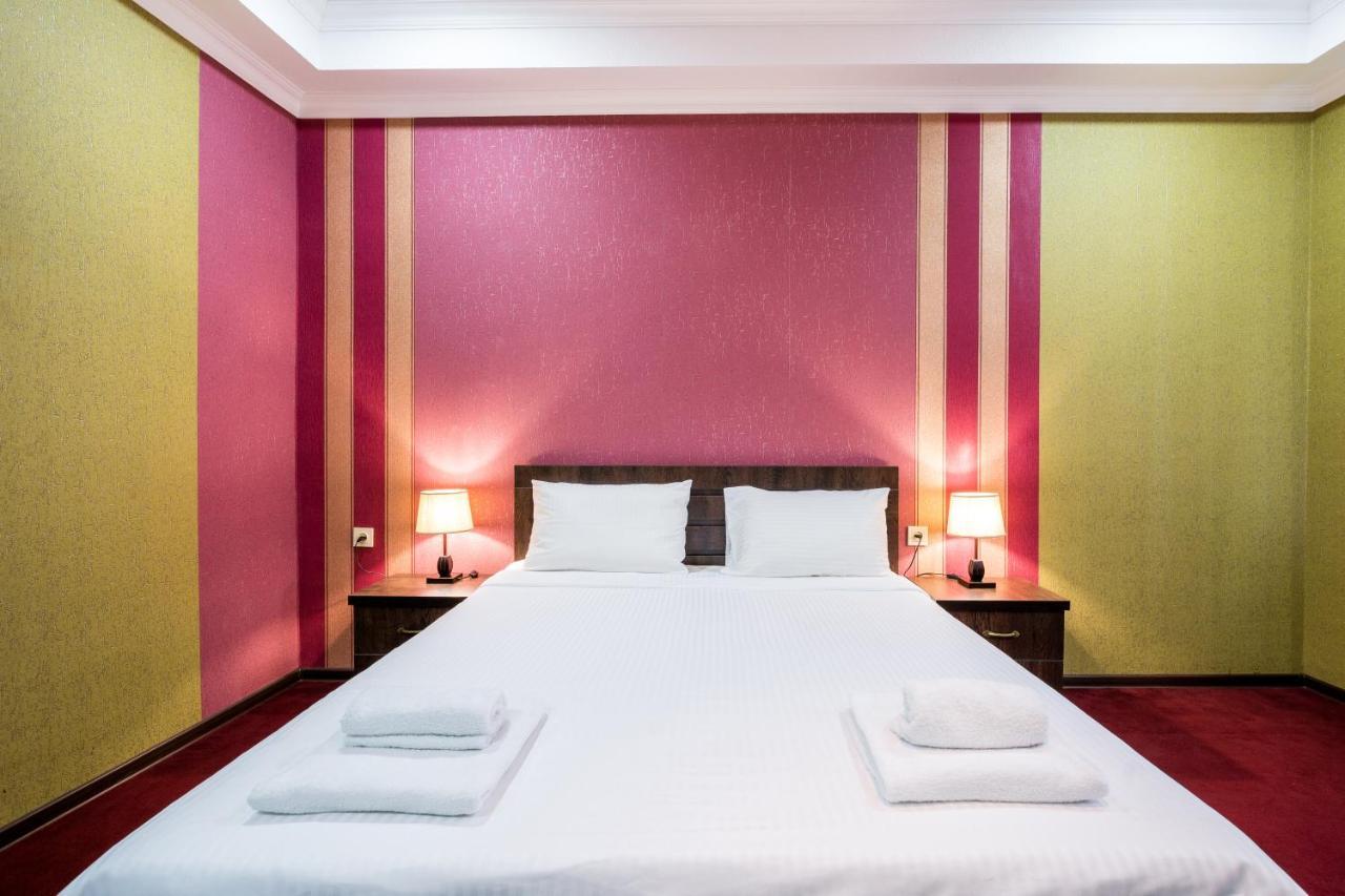 Georgian House Hotel Kutaisi Ngoại thất bức ảnh