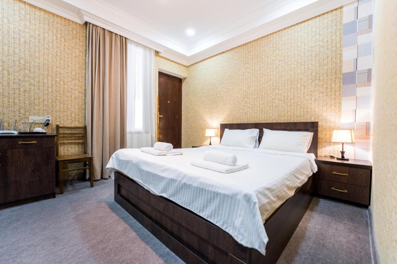 Georgian House Hotel Kutaisi Ngoại thất bức ảnh