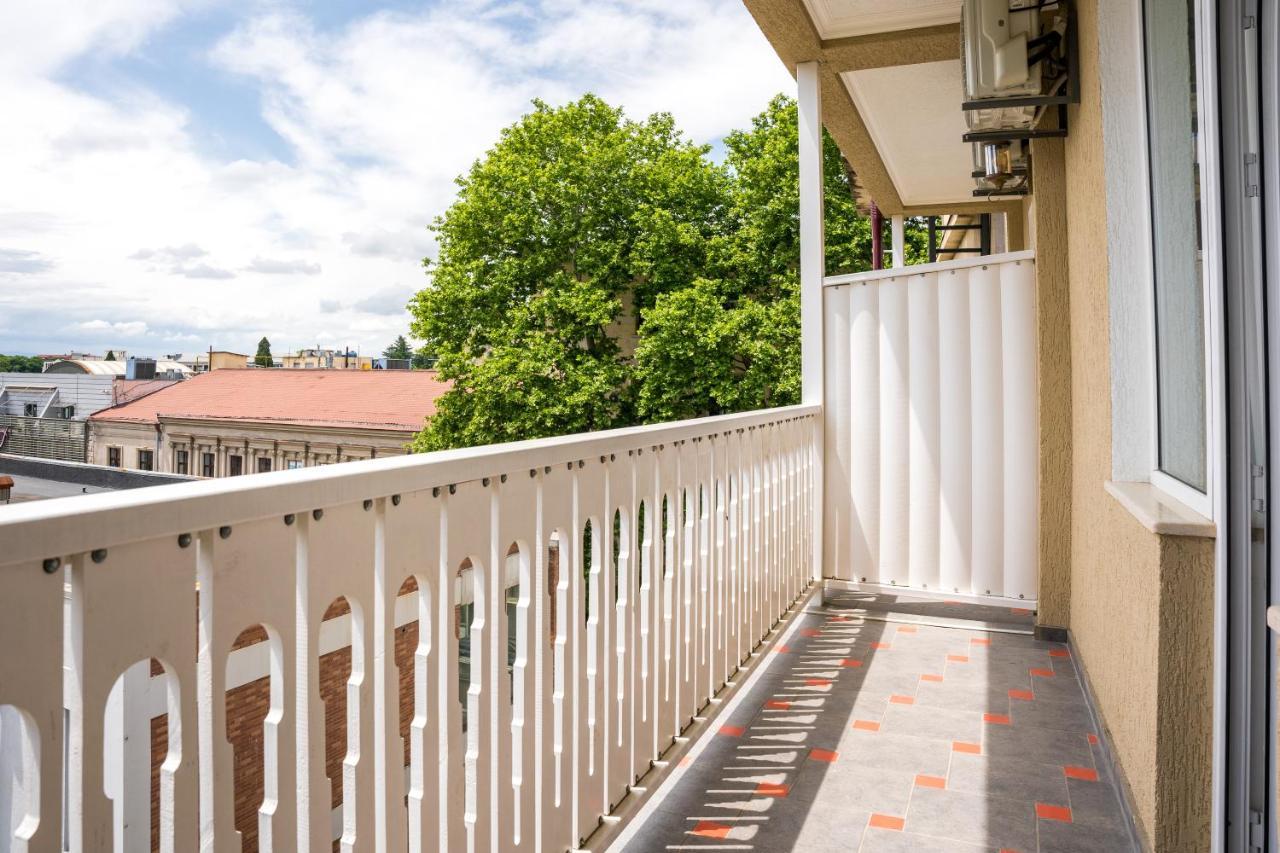 Georgian House Hotel Kutaisi Ngoại thất bức ảnh