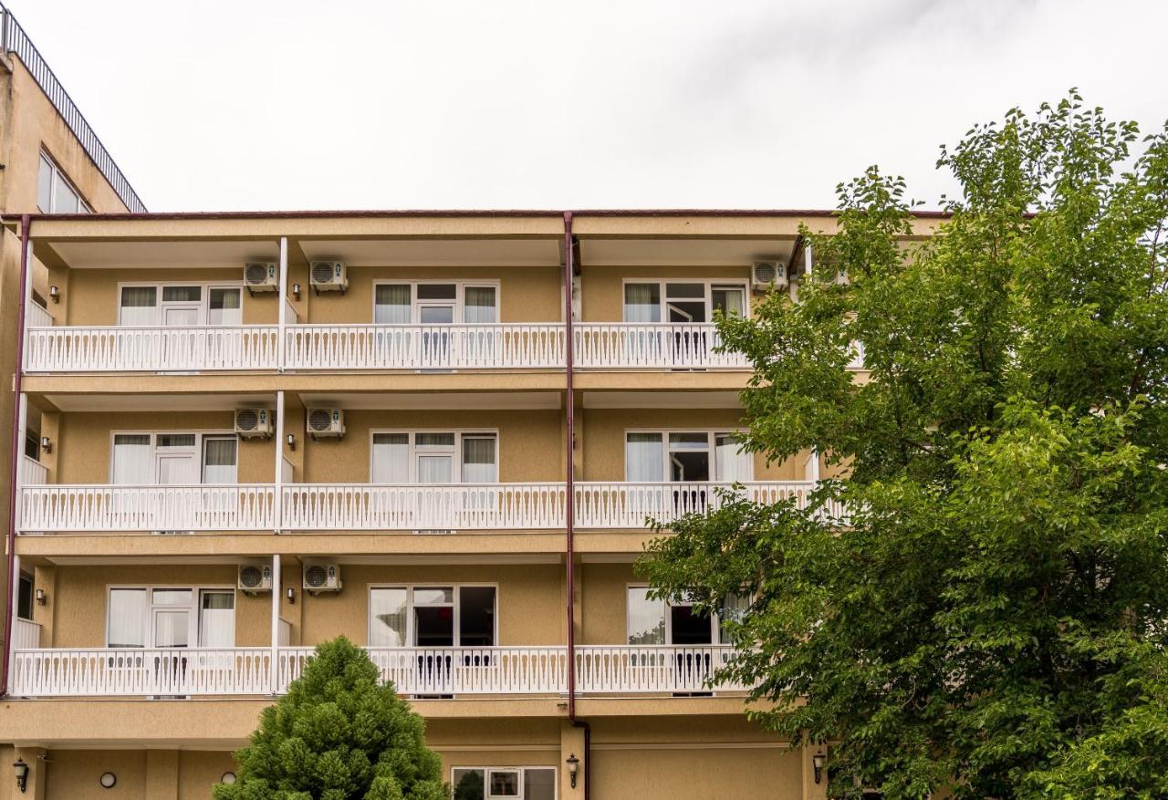 Georgian House Hotel Kutaisi Ngoại thất bức ảnh
