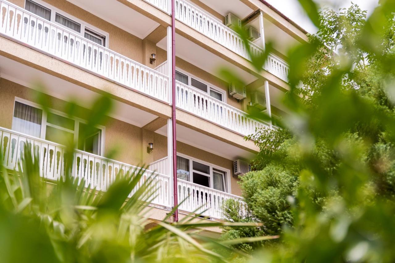 Georgian House Hotel Kutaisi Ngoại thất bức ảnh