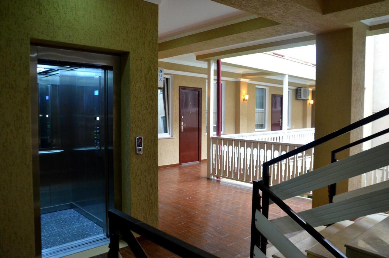 Georgian House Hotel Kutaisi Ngoại thất bức ảnh
