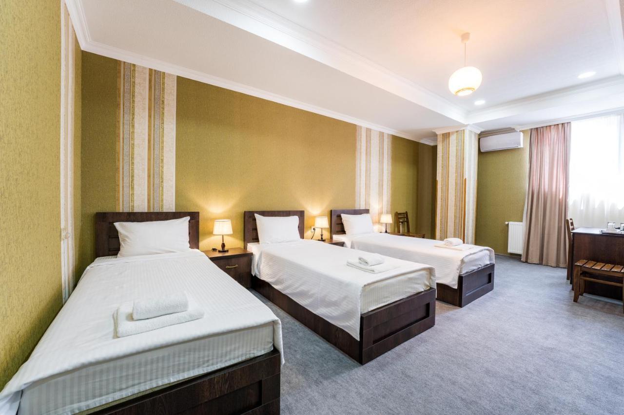 Georgian House Hotel Kutaisi Ngoại thất bức ảnh