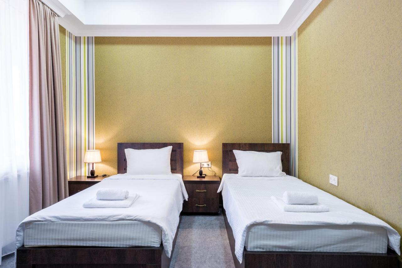 Georgian House Hotel Kutaisi Ngoại thất bức ảnh