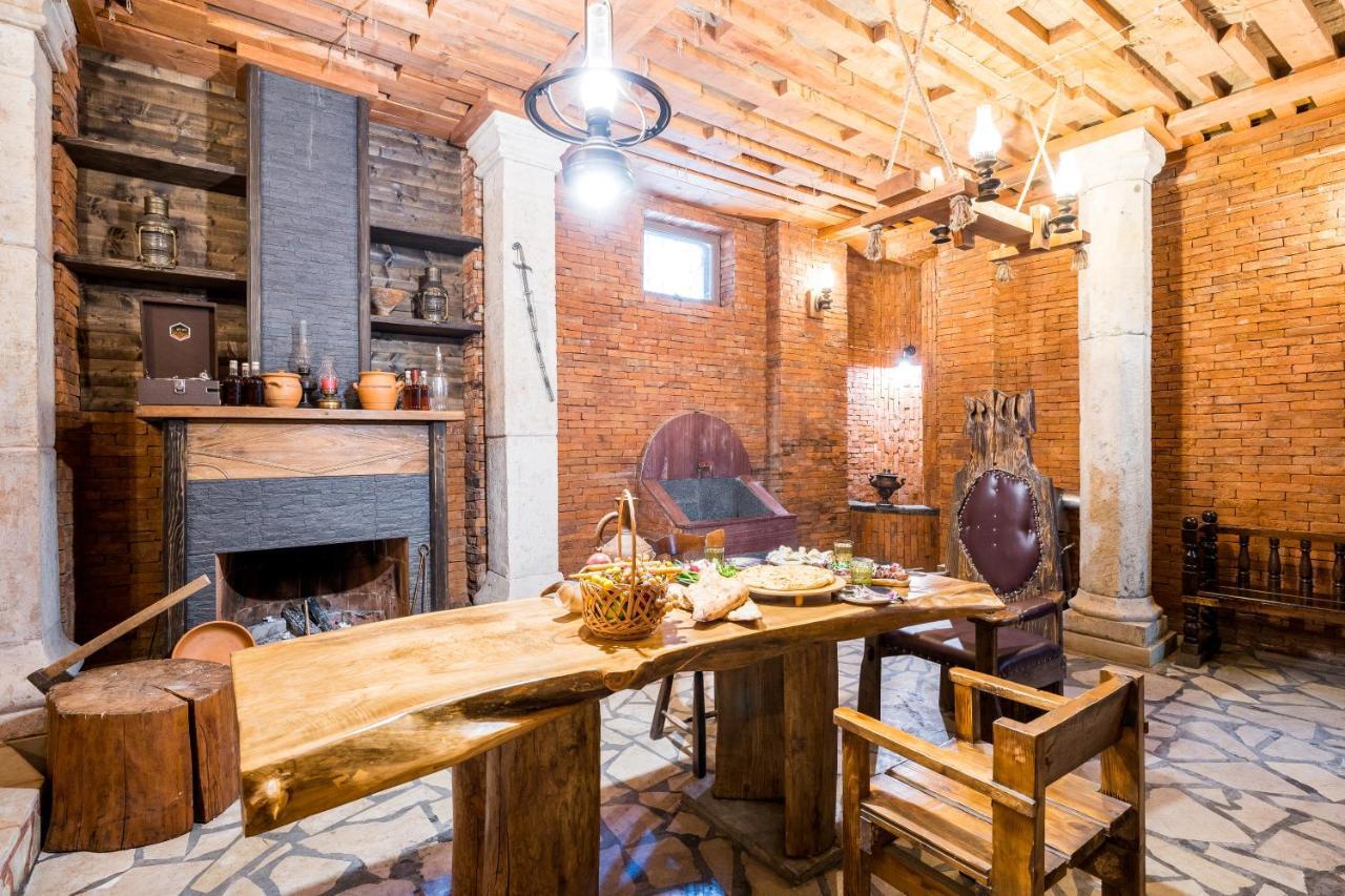 Georgian House Hotel Kutaisi Ngoại thất bức ảnh