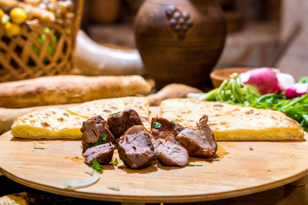 Georgian House Hotel Kutaisi Ngoại thất bức ảnh