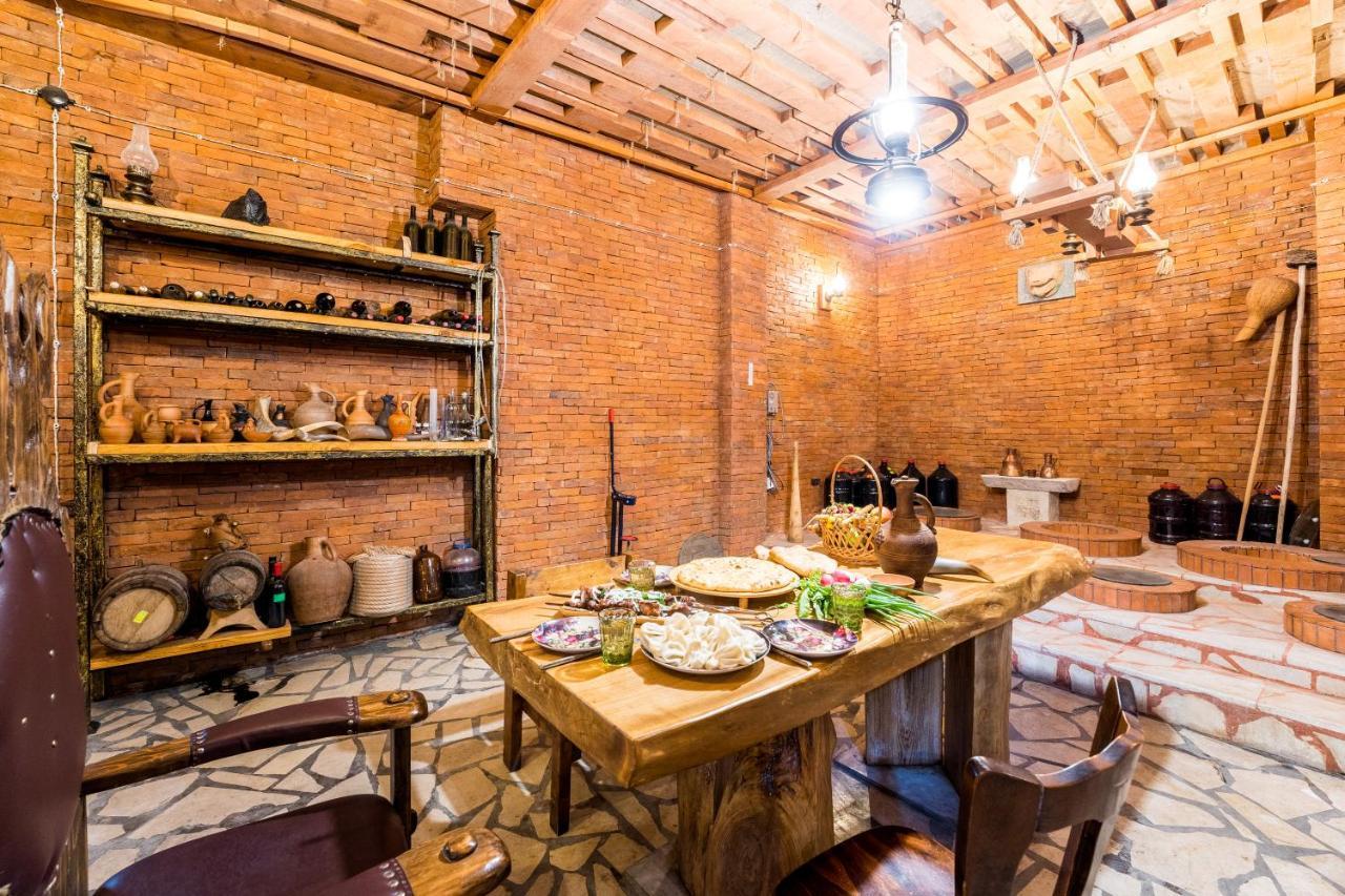 Georgian House Hotel Kutaisi Ngoại thất bức ảnh