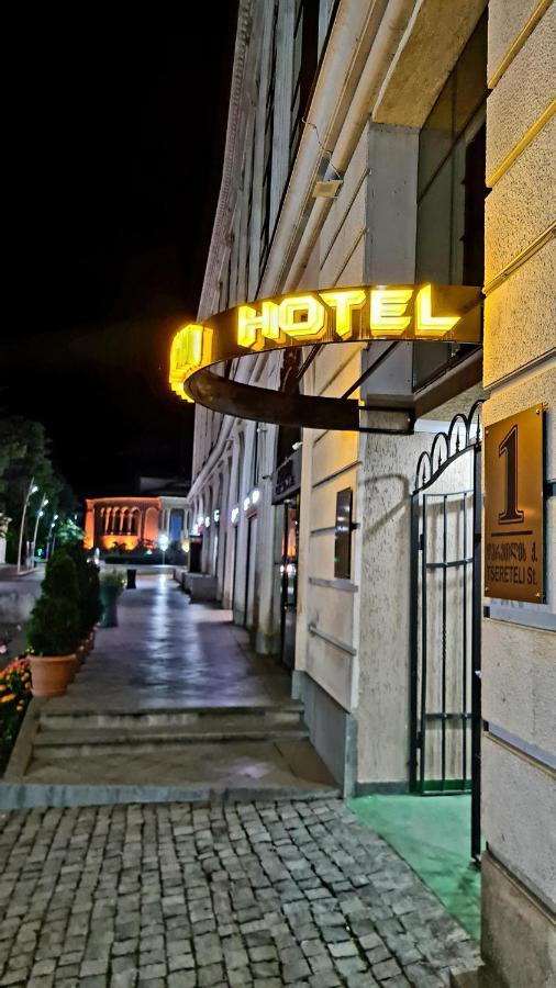 Georgian House Hotel Kutaisi Ngoại thất bức ảnh